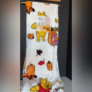 Disney Winnie the Pooh Plush Throw - White and Yellow